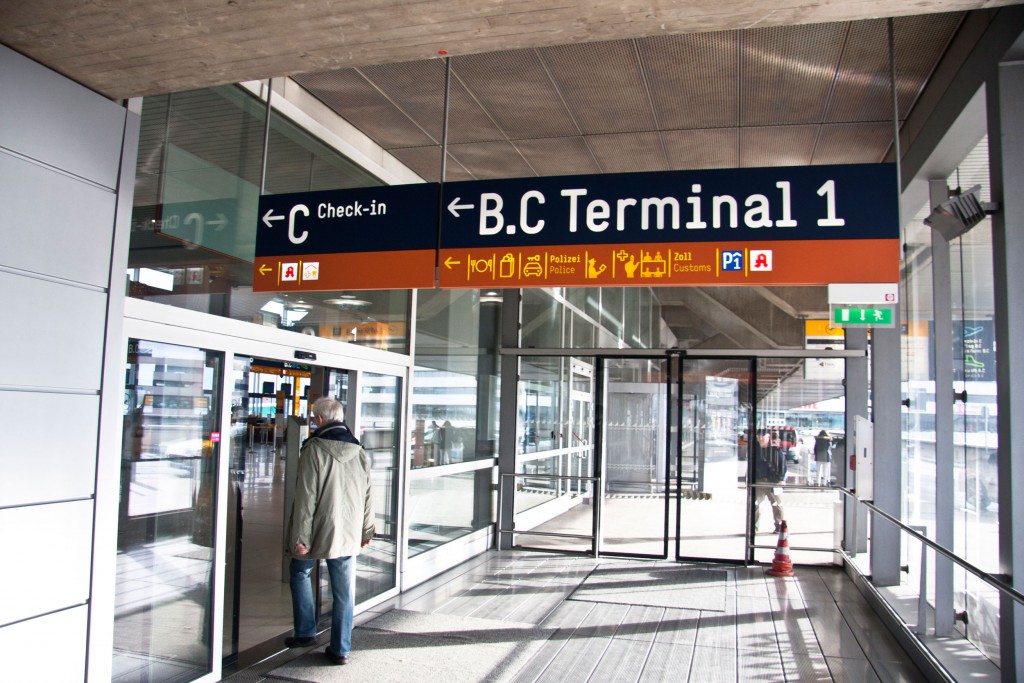 Overhead Sign Terminal 1 Entrance (CGN)