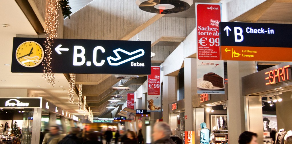 Inclusive-Airport-Navigation_Chapter-3_cgn_16 Overhead Signs Terminal 1 Inside (CGN)