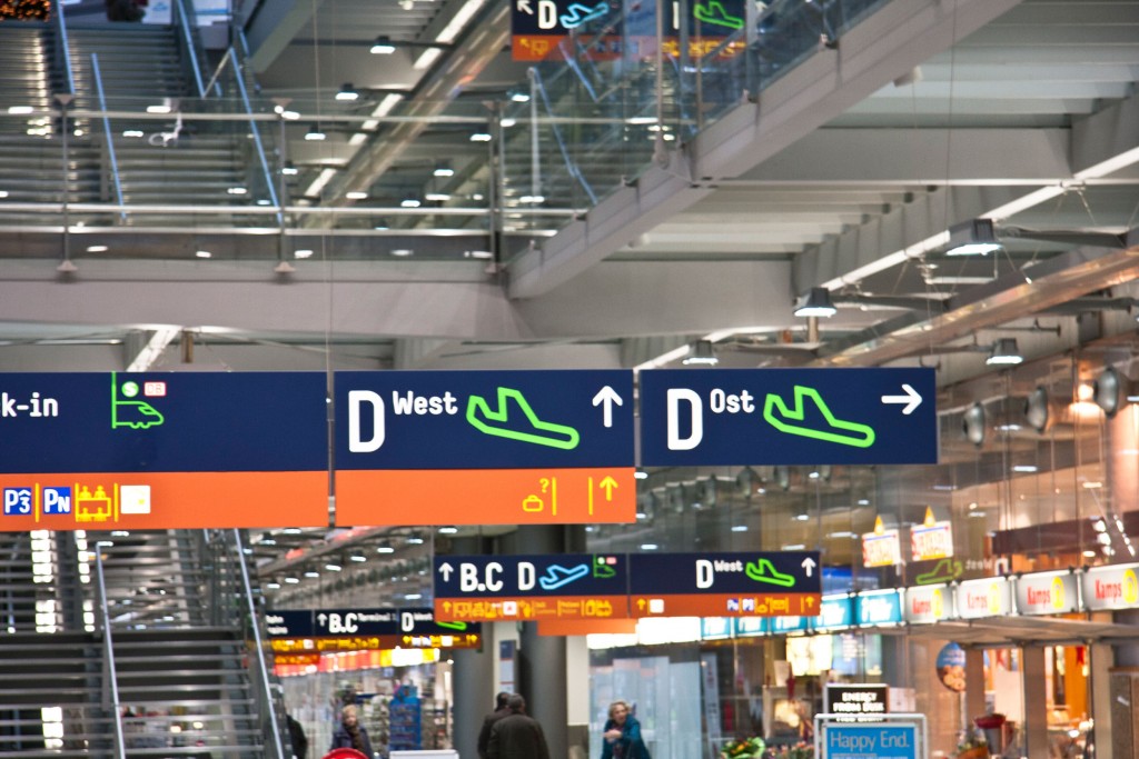  Overhead Signs Terminal 2 Lower Floor (CGN)