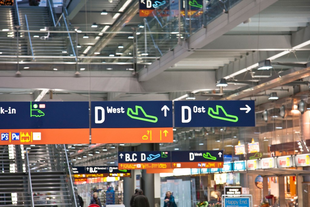 Inclusive-Airport-Navigation_Chapter-3_cgn_21 Overhead Signs Terminal 2 Lower Floor (CGN)